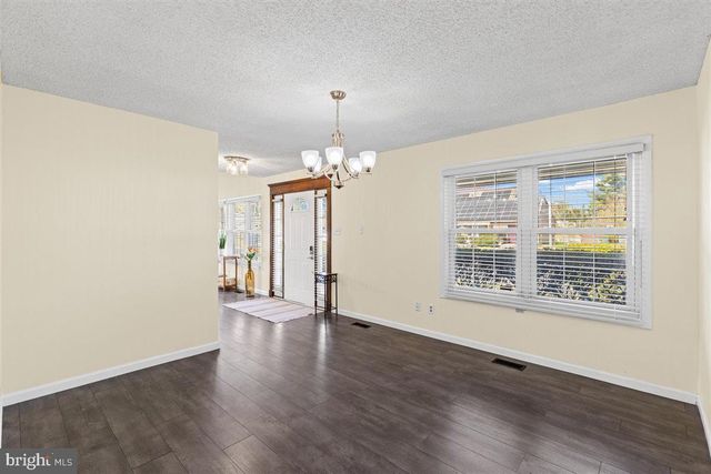 23 PINEWOOD LN, Sicklerville, NJ 08081