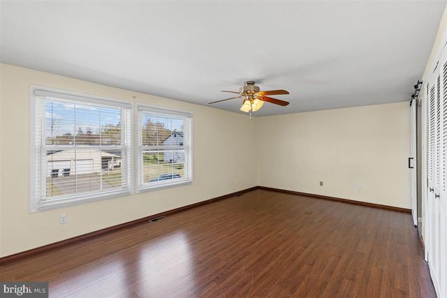 23 PINEWOOD LN, Sicklerville, NJ 08081