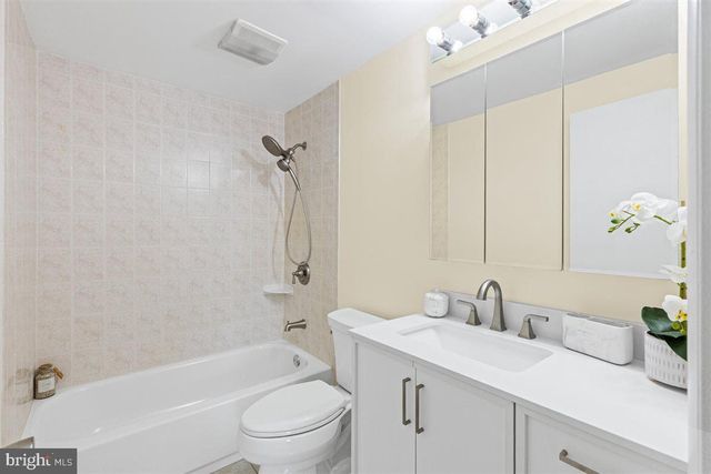 23 PINEWOOD LN, Sicklerville, NJ 08081