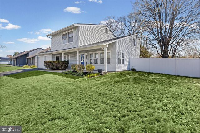 23 PINEWOOD LN, Sicklerville, NJ 08081