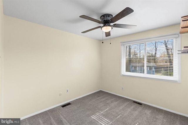 23 PINEWOOD LN, Sicklerville, NJ 08081