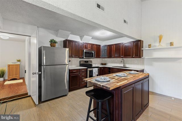 23 PINEWOOD LN, Sicklerville, NJ 08081