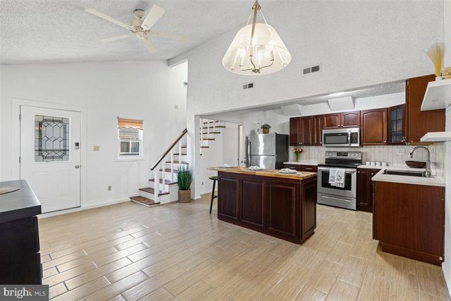 23 PINEWOOD LN, Sicklerville, NJ 08081