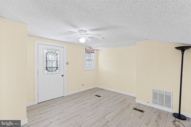 23 PINEWOOD LN, Sicklerville, NJ 08081