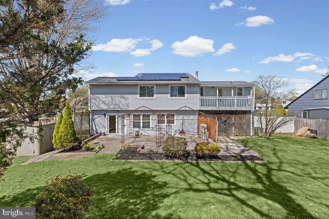 23 PINEWOOD LN, Sicklerville, NJ 08081