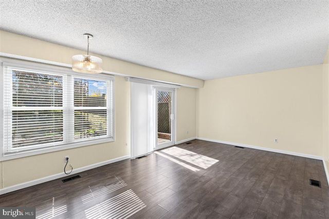 23 PINEWOOD LN, Sicklerville, NJ 08081