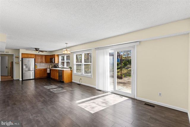 23 PINEWOOD LN, Sicklerville, NJ 08081