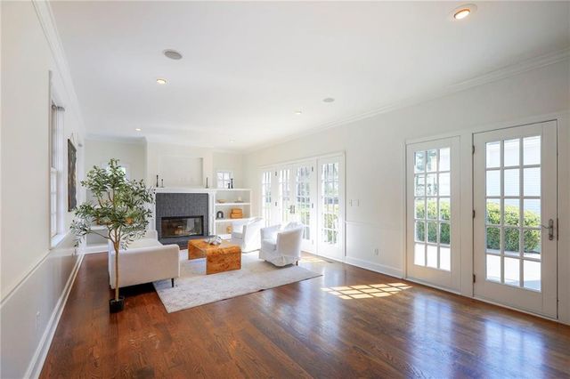 8525 N Marsh Avenue, Kansas City, MO 64157