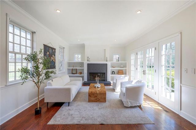 8525 N Marsh Avenue, Kansas City, MO 64157