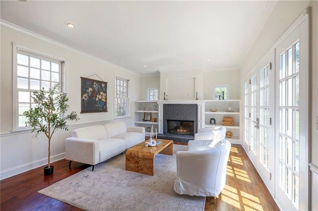 8525 N Marsh Avenue, Kansas City, MO 64157