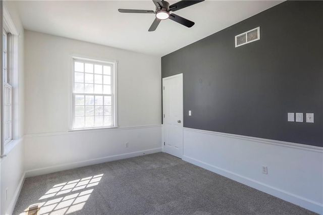 8525 N Marsh Avenue, Kansas City, MO 64157