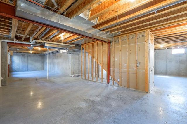 8525 N Marsh Avenue, Kansas City, MO 64157