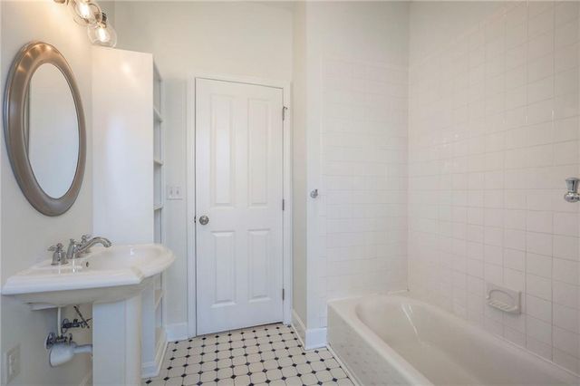 8525 N Marsh Avenue, Kansas City, MO 64157