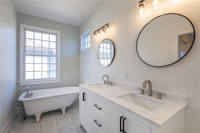 8525 N Marsh Avenue, Kansas City, MO 64157