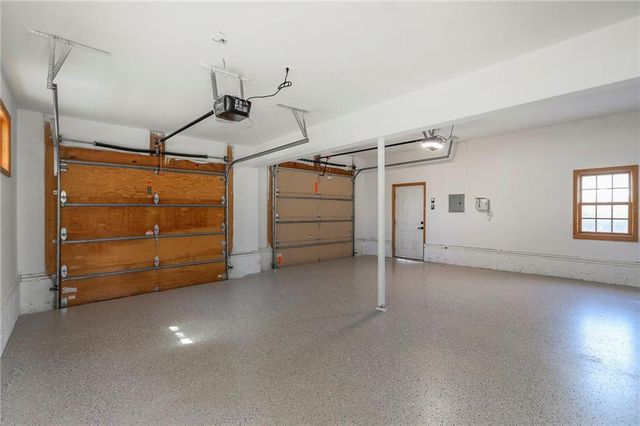 8525 N Marsh Avenue, Kansas City, MO 64157