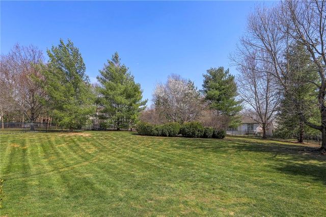 8525 N Marsh Avenue, Kansas City, MO 64157