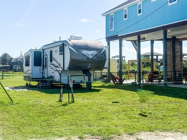 868 S Monkhouse Drive, Crystal Beach, TX 77650