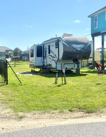 868 S Monkhouse Drive, Crystal Beach, TX 77650
