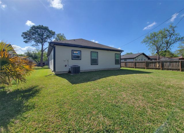 1306 Appomattox Drive, Texas City, TX 77591