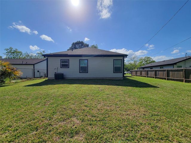 1306 Appomattox Drive, Texas City, TX 77591