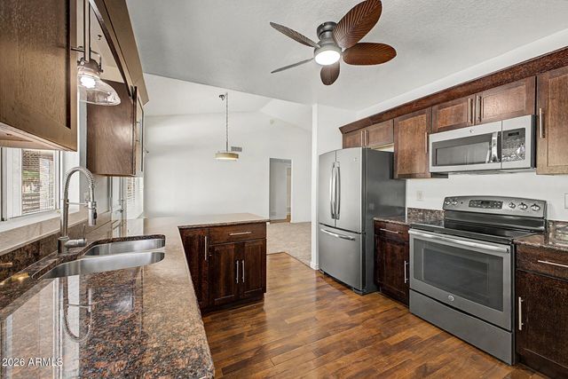 1860 E GLENEAGLE Drive, Chandler, AZ 85249