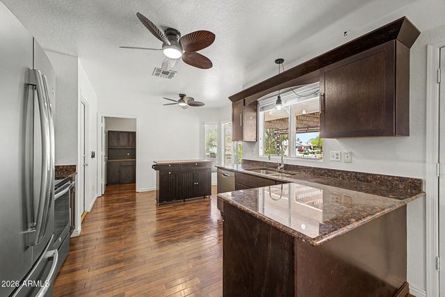 1860 E GLENEAGLE Drive, Chandler, AZ 85249