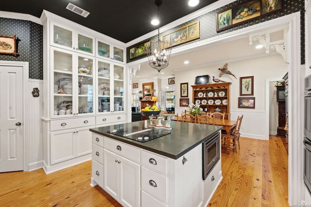 109 Village Cir, Boerne, TX 78006