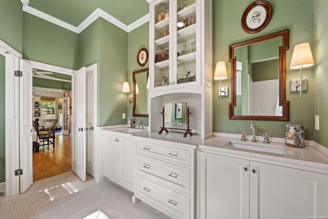 109 Village Cir, Boerne, TX 78006