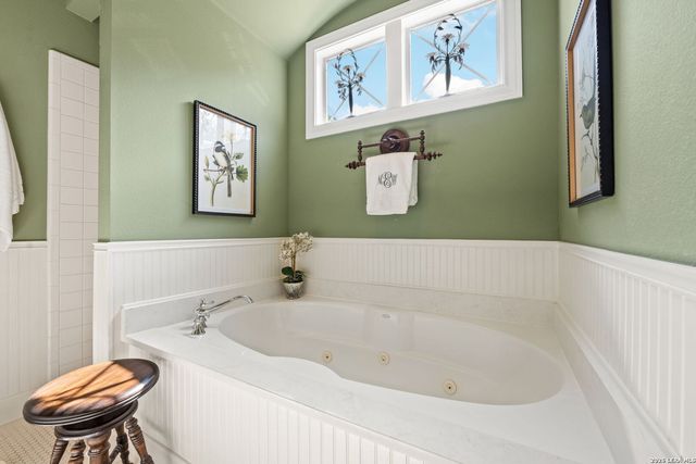 109 Village Cir, Boerne, TX 78006
