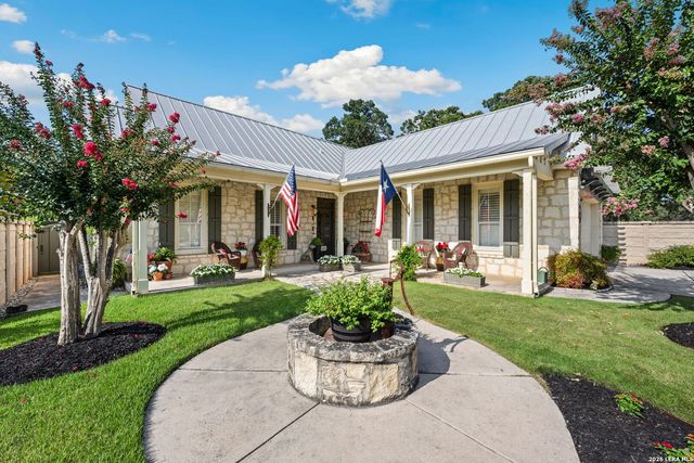 109 Village Cir, Boerne, TX 78006
