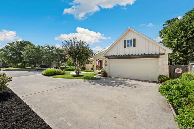 109 Village Cir, Boerne, TX 78006