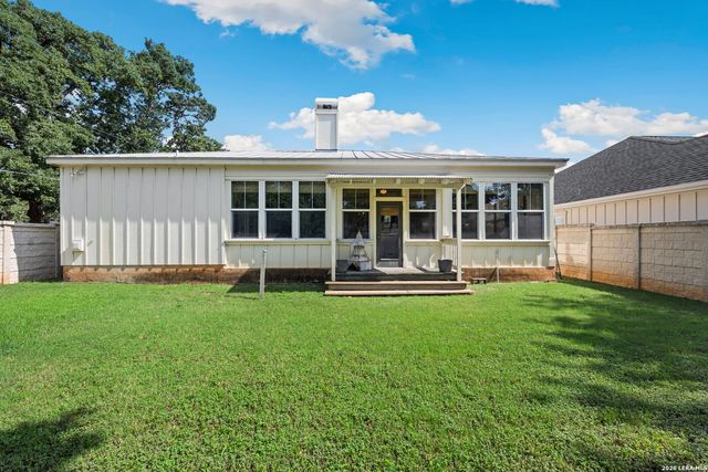 109 Village Cir, Boerne, TX 78006