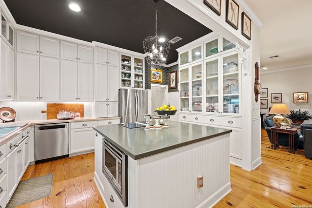 109 Village Cir, Boerne, TX 78006