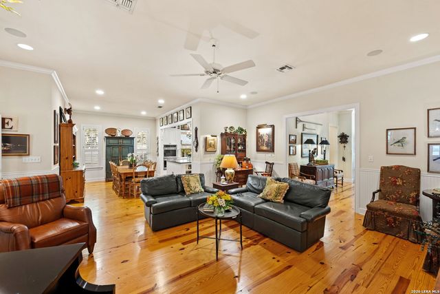 109 Village Cir, Boerne, TX 78006