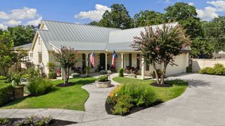 109 Village Cir, Boerne, TX 78006