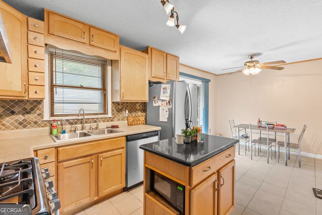 88 Ravenwood Way, Warner Robins, GA 31093
