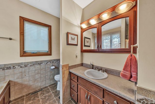 23 Waterpoint CT, Moneta, VA 24121