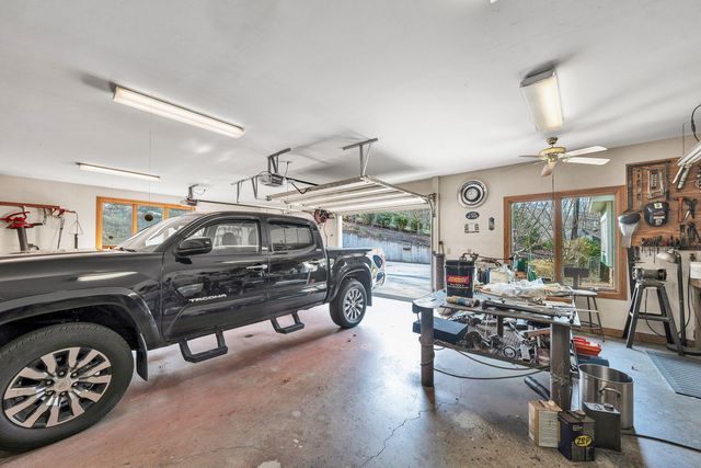 23 Waterpoint CT, Moneta, VA 24121