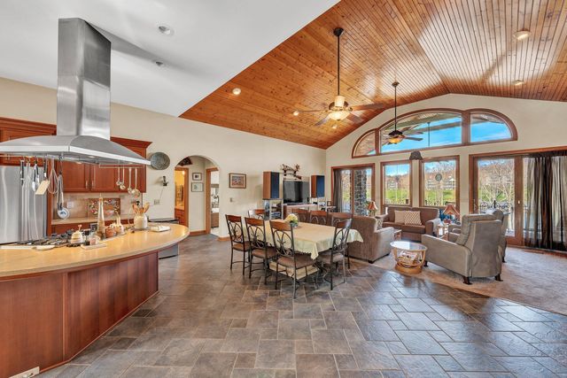 23 Waterpoint CT, Moneta, VA 24121