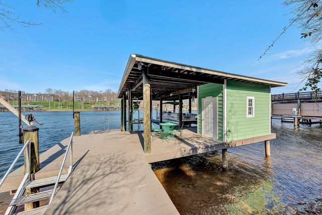 23 Waterpoint CT, Moneta, VA 24121