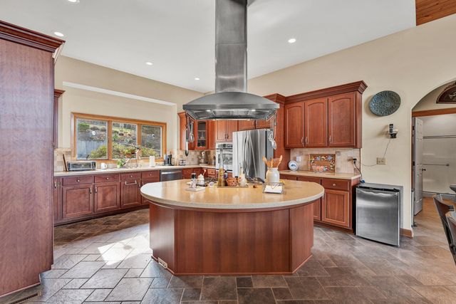 23 Waterpoint CT, Moneta, VA 24121