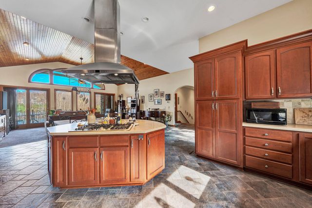 23 Waterpoint CT, Moneta, VA 24121