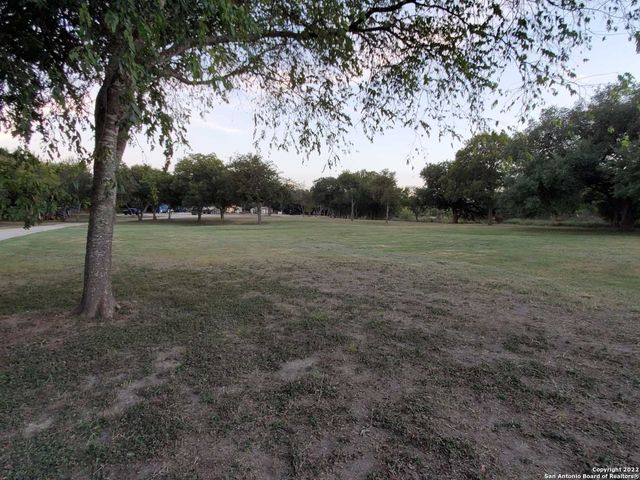6908 N Poss Rd., Leon Valley, TX 78238