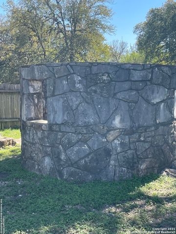 6908 N Poss Rd., Leon Valley, TX 78238