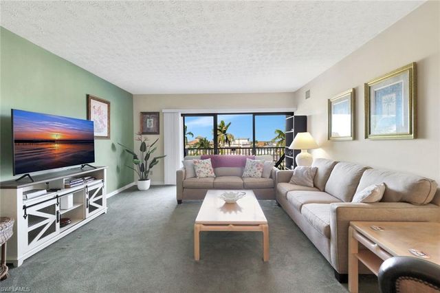 60 Pelican ST W # 401, Naples, FL 34113