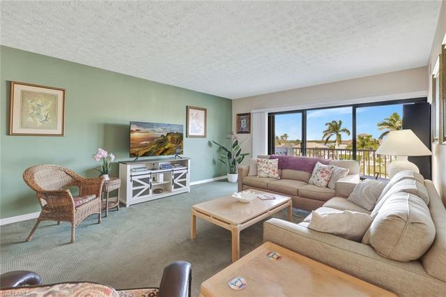 60 Pelican ST W # 401, Naples, FL 34113