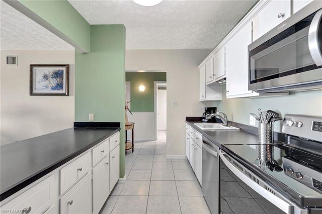 60 Pelican ST W # 401, Naples, FL 34113