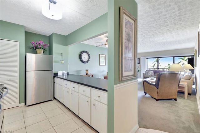 60 Pelican ST W # 401, Naples, FL 34113