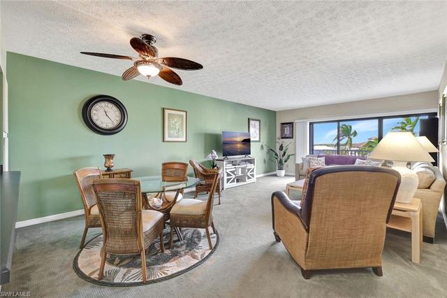 60 Pelican ST W # 401, Naples, FL 34113