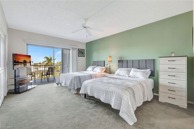 60 Pelican ST W # 401, Naples, FL 34113